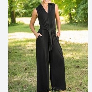 Matilda Jane Women's Size XL Black Sleeveless Power Pose Jumpsuit *missing belt